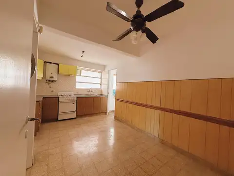 Departamento 6 ambientes con 2 baños