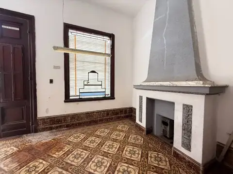 VENTA Casa a reciclar con local al frente, Buceo