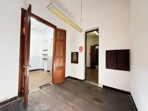 VENTA Casa a reciclar con local al frente, Buceo
