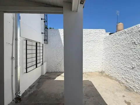 Casa 8 ambientes con 6 baños
