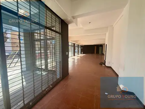 Local en Alquiler en Bernal, $ 3.000.000