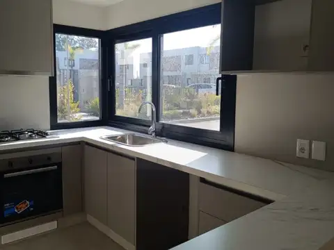 Casa en Alquiler en Carrasco Norte, USD 2.500
