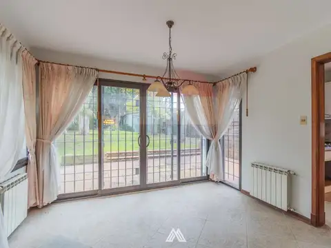 Casa en Alquiler con 2 cocheras