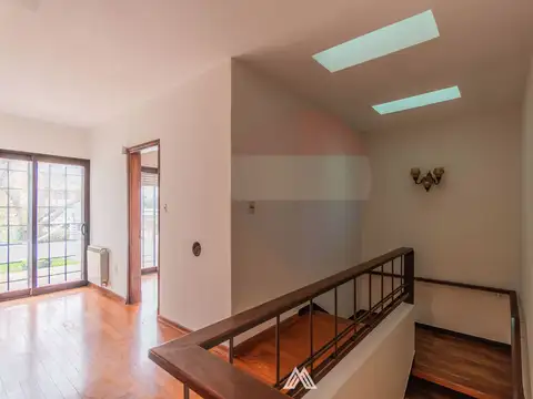 Casa 6 ambientes con 3 baños