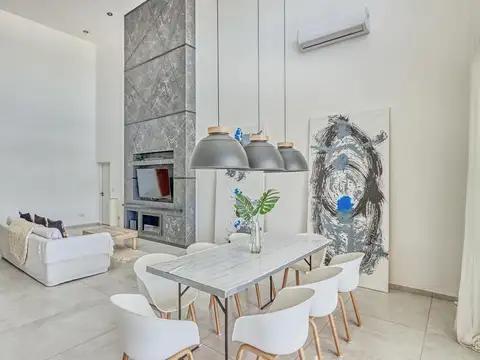 Casa en Venta en El Canton - Norte, USD 470.000