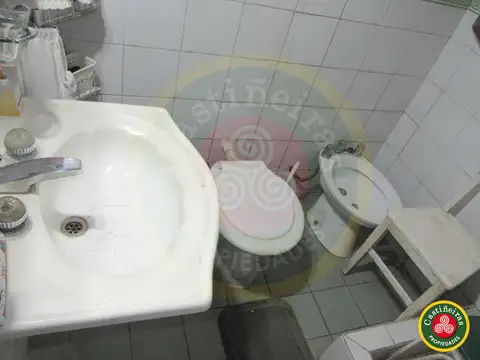 Venta - Casa Antigua a Reciclar - 3 Dormitorios - Entrada de auto - Ideal Inversor  