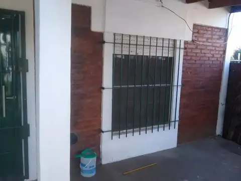 Casa 2 ambientes con 1 baño