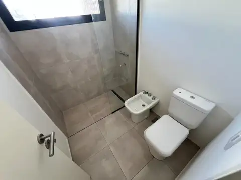Venta de duplex tres dormitorios, La Plata