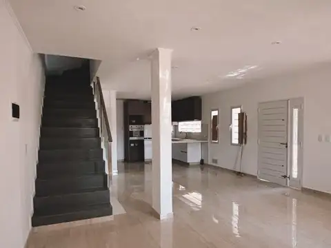 Departamento 4 ambientes con 2 baños