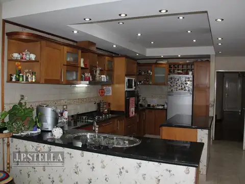 Excelente Casa Minimalista 5 Amb c/ 2 Garage y Pileta Climatizada - S.Justo (Ctro)