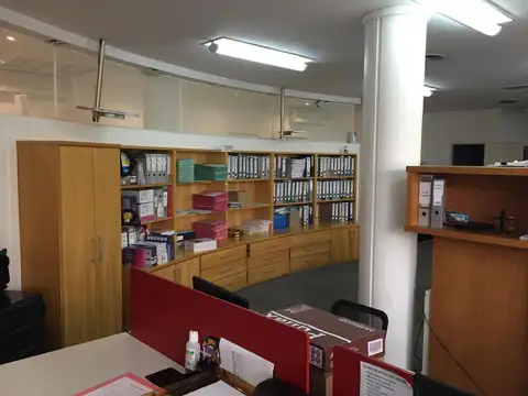 Oficina en Venta con 2 cocheras