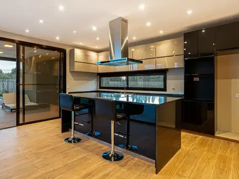 VENTA CASA 4 AMBIENTES PILETA LAGOS DE CANNING