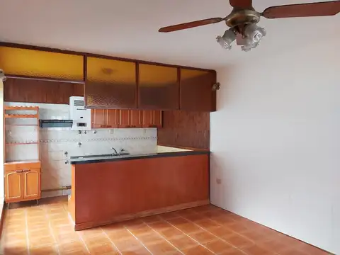 Venta Casa de Pasillo 3 Dormitorios Patio y Terraza Garay 1700