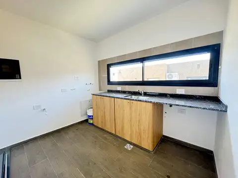 Casa 7 ambientes con 2 baños