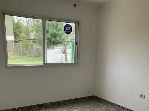 Casa 6 ambientes con 2 baños