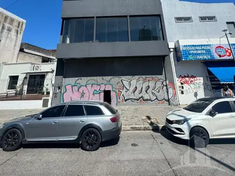 Local en 3 plantas de 600m2 a estrenar - venta y alquiler - Berazategui