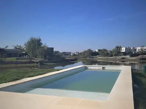 Casa al Lago  en  el Barrio El Cantón-Islas