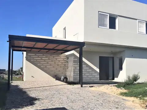 Casa al Lago  en  el Barrio El Cantón-Islas