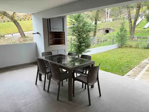 Casa en Alquiler con 1 cochera