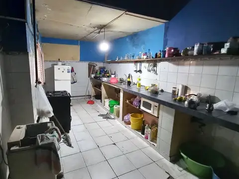 Casa 7 ambientes con 2 baños