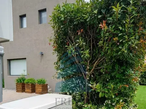 Venta casa 5 ambientes lote al Golf en Golfer´s Country Club