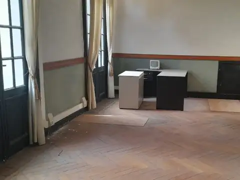 Alquiler semipiso , ideal oficinas, impecable ubicacion en Microcentro.