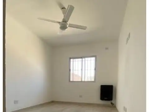 Casa en Alquiler con 1 cochera