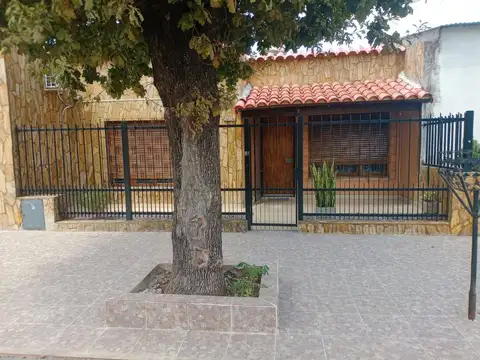 Casa en alquiler de 2 dormitorios en Villa de Mayo