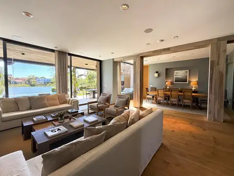 Casa 7 ambientes con 5 baños