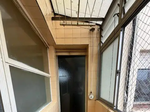 Departamento de dos ambientes amplios en buen estado