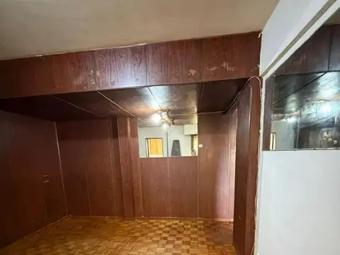 Departamento de dos ambientes amplios en buen estado