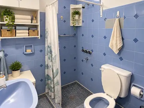 Casa 6 ambientes con 2 baños
