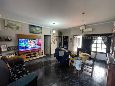 CASA MULTIFAMILIAR - 5 AMBIENTES -