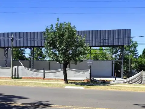 Galpón a estrenar en alquiler sobre Av. Independencia – Zona de alto tránsito