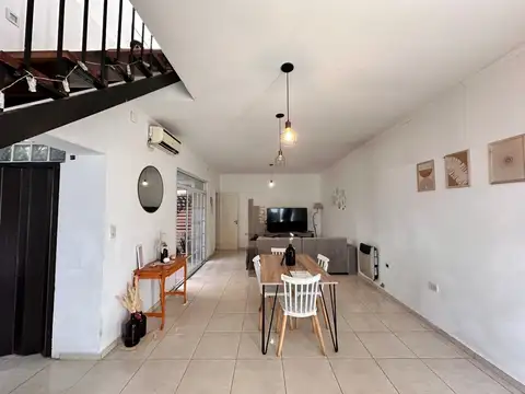 Depto Tipo Casa 5 ambientes con 2 baños