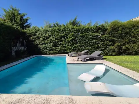 Casa en Venta con 2 cocheras