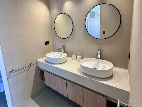 Casa 7 ambientes con 4 baños