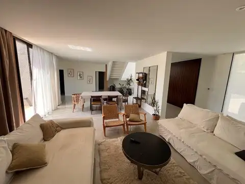 Casa en Venta en Countries y Barrios Cerrados en Berazategui, USD 430.000