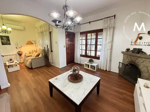 APTO CRÉDITO - Casa en venta de 4 ambientes con cochera, galería y jardín - Villa Ballester