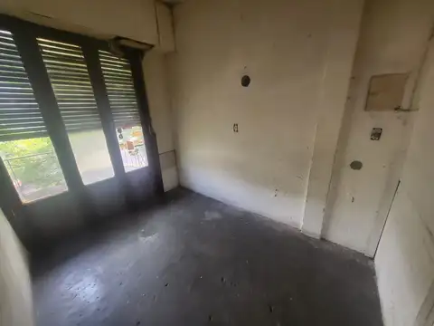 Venta de deposito en Monte Castro 