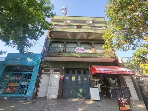 Venta de deposito en Monte Castro 