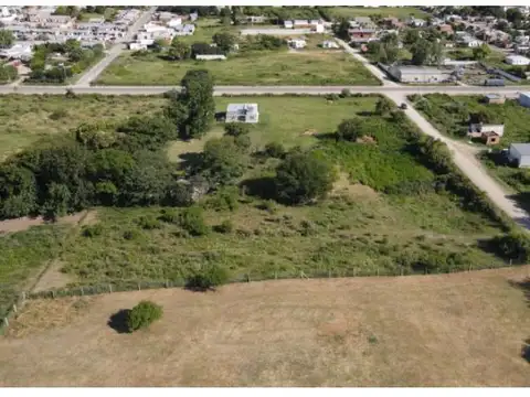 Terreno de amplias dimensiones (2.926 m2) , Lopez Jordan y Eva Peron