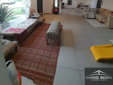 Casa en Alquiler con 1 cochera