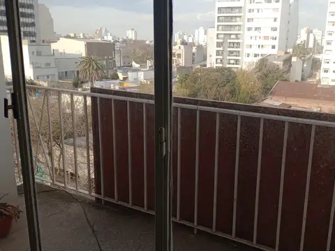 Departamento en Alquiler en Plaza Olazabal, $ 700.000