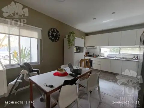 Casa 4 ambientes con 2 baños