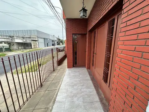 Casa 3 ambientes con 2 baños