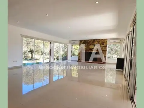 Casa en Venta en La Lucinda, USD 420.000