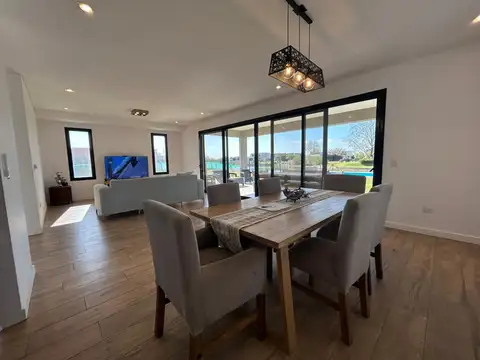 Casa 7 ambientes con 3 baños