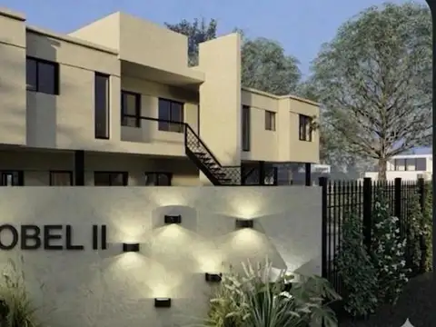 Casa en venta Montecarlo Pilar. Balcon con parrilla.