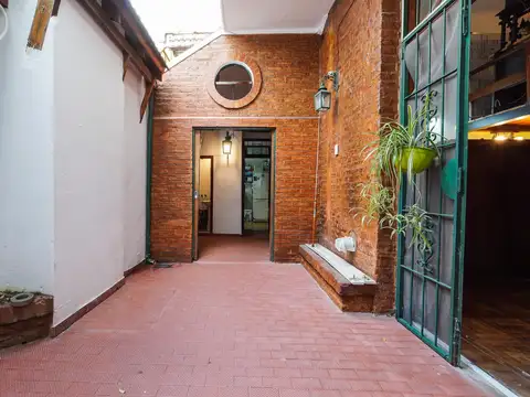 Venta PH 2 ambientes con patio en Villa Urquiza